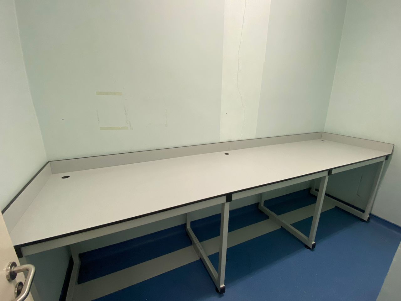 Lab Bench & Cabinet